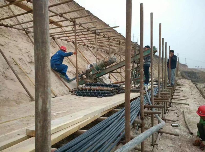 寧夏國道344國道2標(biāo)邊坡錨桿錨索框架梁防護(hù)工程